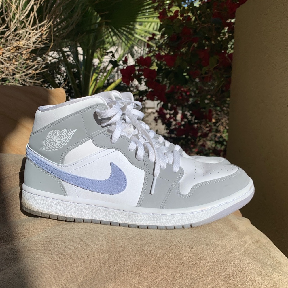 Nike Air Jordan 1 Mid Wolf Grey sneakers